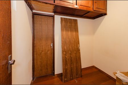 Apartamento à venda com 140m², 3 quartos e 2 vagas Apartamento à venda com 140m², 3 quartos e 2 vagasQuarto de serviço