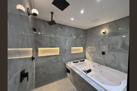 Casa de condomínio para alugar com 300m², 5 quartos e 3 vagas Casa de condomínio para alugar com 300m², 5 quartos e 3 vagasSuíte 1 - Master - Banheiro