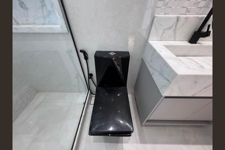 Casa de condomínio para alugar com 300m², 5 quartos e 3 vagas Casa de condomínio para alugar com 300m², 5 quartos e 3 vagasSuíte 3 - Banheiro