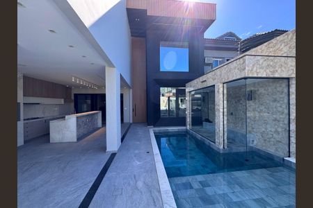 Casa de condomínio para alugar com 300m², 5 quartos e 3 vagas