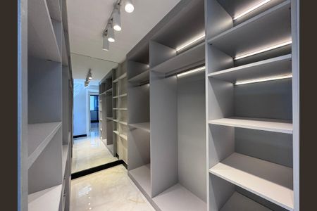 Casa de condomínio para alugar com 300m², 5 quartos e 3 vagas Casa de condomínio para alugar com 300m², 5 quartos e 3 vagasSuíte 2 - Closet