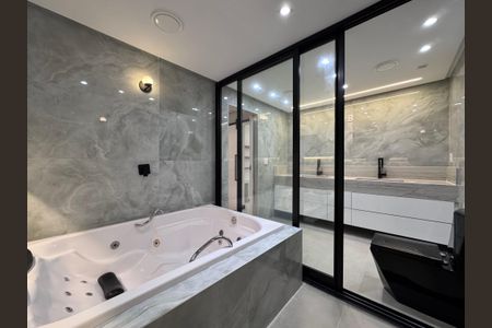 Casa de condomínio para alugar com 300m², 5 quartos e 3 vagas Casa de condomínio para alugar com 300m², 5 quartos e 3 vagasSuíte 1 - Master - Banheiro