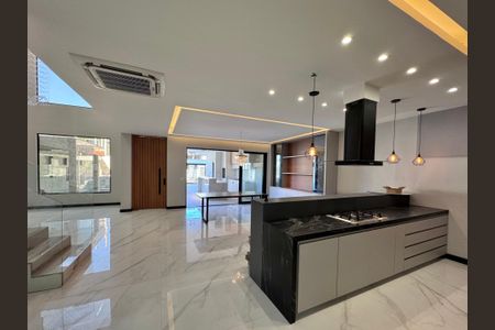 Casa de condomínio para alugar com 300m², 5 quartos e 3 vagas Casa de condomínio para alugar com 300m², 5 quartos e 3 vagasSala