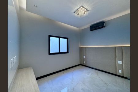 Casa de condomínio para alugar com 300m², 5 quartos e 3 vagas