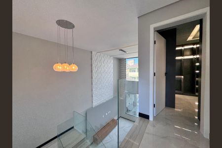 Casa de condomínio para alugar com 300m², 5 quartos e 3 vagas Casa de condomínio para alugar com 300m², 5 quartos e 3 vagasCorredor