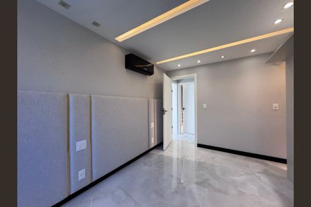 Casa de condomínio para alugar com 300m², 5 quartos e 3 vagas Casa de condomínio para alugar com 300m², 5 quartos e 3 vagasSuíte 4