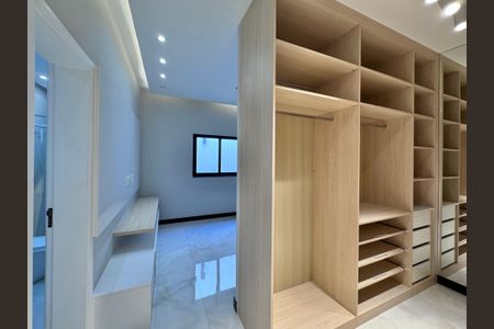 Casa de condomínio para alugar com 300m², 5 quartos e 3 vagas Casa de condomínio para alugar com 300m², 5 quartos e 3 vagasuíte