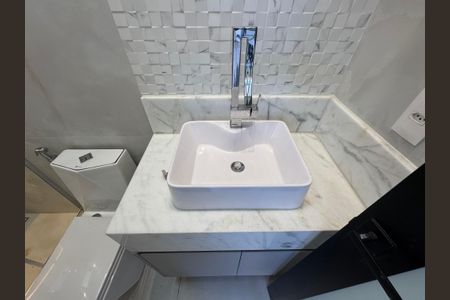 Casa de condomínio para alugar com 300m², 5 quartos e 3 vagas