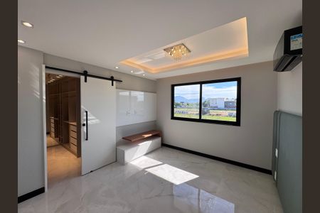 Casa de condomínio para alugar com 300m², 5 quartos e 3 vagas Casa de condomínio para alugar com 300m², 5 quartos e 3 vagasSuíte 3