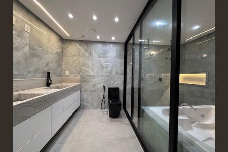 Casa de condomínio para alugar com 300m², 5 quartos e 3 vagas Casa de condomínio para alugar com 300m², 5 quartos e 3 vagasSuíte 1 - Master - Banheiro