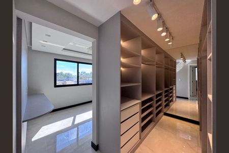 Casa de condomínio para alugar com 300m², 5 quartos e 3 vagas Casa de condomínio para alugar com 300m², 5 quartos e 3 vagasSuíte 2 - Closet