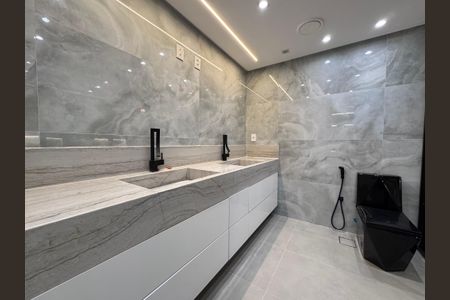 Casa de condomínio para alugar com 300m², 5 quartos e 3 vagas Casa de condomínio para alugar com 300m², 5 quartos e 3 vagasSuíte 1 - Master - Banheiro