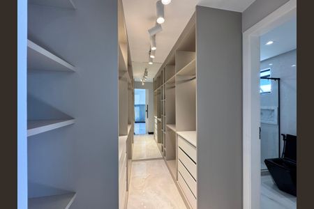 Casa de condomínio para alugar com 300m², 5 quartos e 3 vagas Casa de condomínio para alugar com 300m², 5 quartos e 3 vagasSuíte 3 - Closet