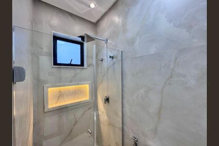 Casa de condomínio para alugar com 300m², 5 quartos e 3 vagas