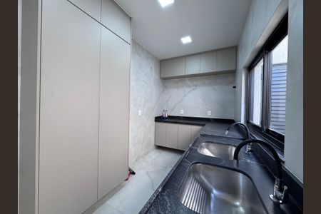 Casa de condomínio para alugar com 300m², 5 quartos e 3 vagas