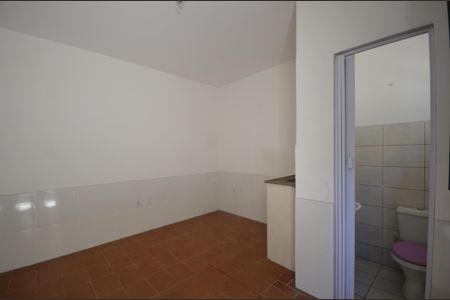 Sala Quarto  de casa para alugar com 1 quarto, 23m² em Marechal Hermes, Rio de Janeiro