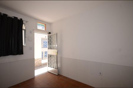 Sala Quarto  de casa para alugar com 1 quarto, 23m² em Marechal Hermes, Rio de Janeiro