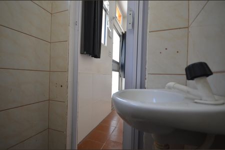 Banheiro de casa para alugar com 1 quarto, 23m² em Marechal Hermes, Rio de Janeiro