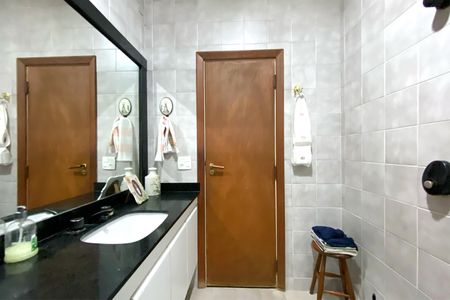 Apartamento à venda com 157m², 3 quartos e 2 vagas Apartamento à venda com 157m², 3 quartos e 2 vagasBanheiro
