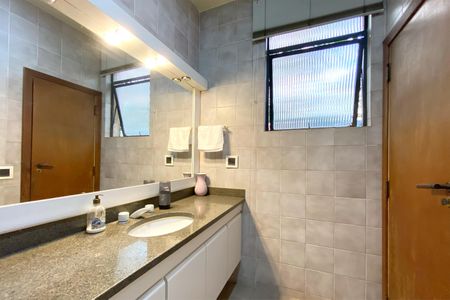 Apartamento à venda com 157m², 3 quartos e 2 vagas Apartamento à venda com 157m², 3 quartos e 2 vagasBanheiro da Suíte 1