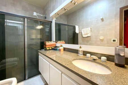 Apartamento à venda com 157m², 3 quartos e 2 vagas Apartamento à venda com 157m², 3 quartos e 2 vagasBanheiro da Suíte 1