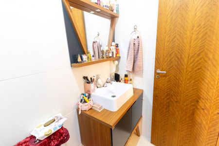 Casa de condomínio à venda com 99m², 3 quartos e 2 vagasBanheiro