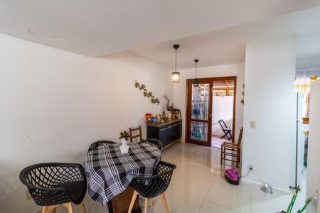 Casa de condomínio à venda com 99m², 3 quartos e 2 vagasSala