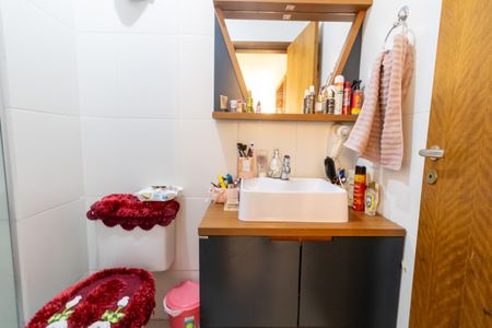 Casa de condomínio à venda com 99m², 3 quartos e 2 vagasBanheiro