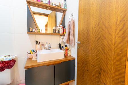 Casa de condomínio à venda com 99m², 3 quartos e 2 vagasBanheiro