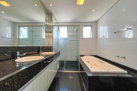 Apartamento para alugar com 150m², 4 quartos e 3 vagas