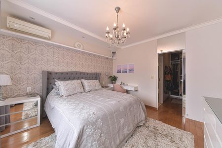 Casa à venda com 214m², 4 quartos e 4 vagasSuíte 2