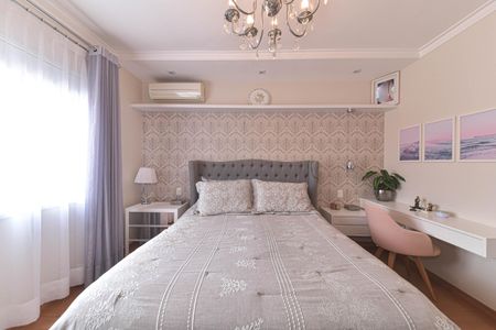 Casa à venda com 214m², 4 quartos e 4 vagasSuíte 2