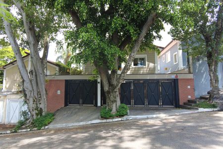 Casa à venda com 214m², 4 quartos e 4 vagas Casa à venda com 214m², 4 quartos e 4 vagasFachada
