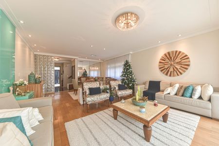 Casa à venda com 214m², 4 quartos e 4 vagasSala