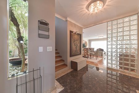 Casa à venda com 214m², 4 quartos e 4 vagasSala - Entrada