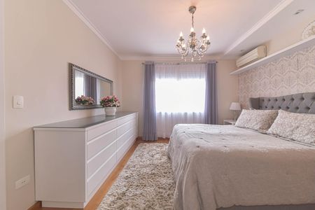 Casa à venda com 214m², 4 quartos e 4 vagasSuíte 2