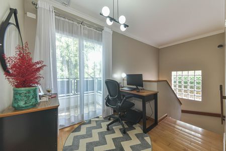 Casa à venda com 214m², 4 quartos e 4 vagasCorredor - Home Office