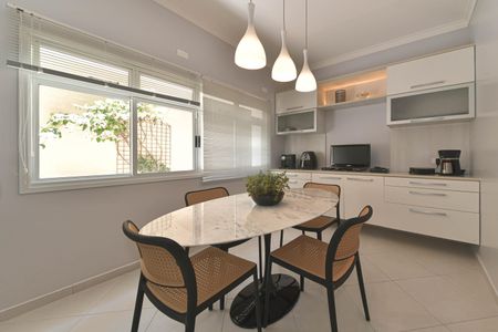 Casa à venda com 214m², 4 quartos e 4 vagasCopa