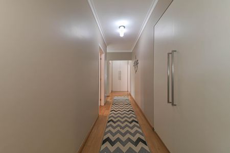 Casa à venda com 214m², 4 quartos e 4 vagasCorredor - Home Office