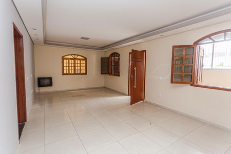 Sala de casa para alugar com 2 quartos, 240m² em Sagrada Família, Belo Horizonte