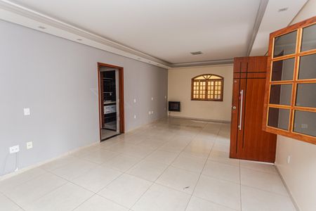 Sala de casa para alugar com 2 quartos, 240m² em Sagrada Família, Belo Horizonte