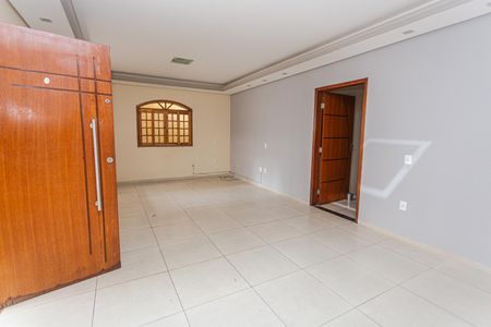 Sala de casa para alugar com 2 quartos, 240m² em Sagrada Família, Belo Horizonte