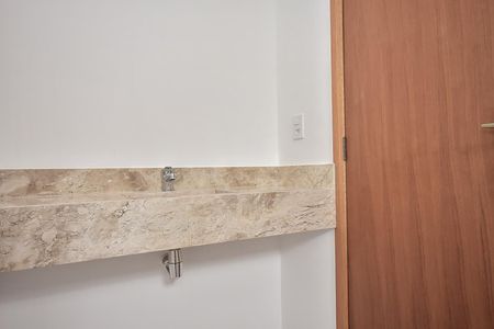 Casa para alugar com 250m², 3 quartos e 8 vagasChuveiro da Suíte 1