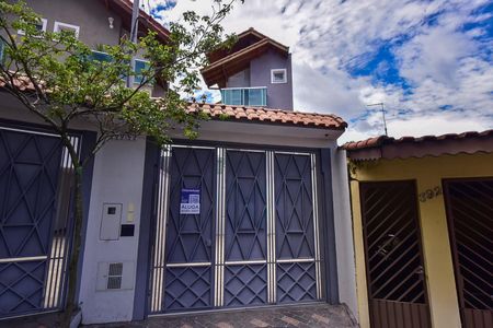 Casa para alugar com 250m², 3 quartos e 8 vagasFachada