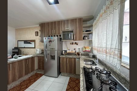 Casa à venda com 90m², 2 quartos e 2 vagas Casa à venda com 90m², 2 quartos e 2 vagasCozinha