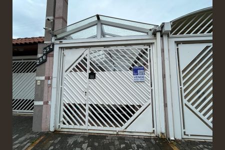 Casa à venda com 90m², 2 quartos e 2 vagas Casa à venda com 90m², 2 quartos e 2 vagasFachada