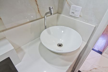 Apartamento à venda com 67m², 3 quartos e 2 vagasBanheiro