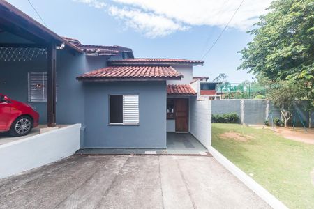 Casa de condomínio para alugar com 60m², 2 quartos e 2 vagas Casa de condomínio para alugar com 60m², 2 quartos e 2 vagasFachada