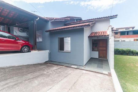Casa de condomínio para alugar com 60m², 2 quartos e 2 vagas Casa de condomínio para alugar com 60m², 2 quartos e 2 vagasFachada