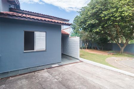 Casa de condomínio para alugar com 60m², 2 quartos e 2 vagas Casa de condomínio para alugar com 60m², 2 quartos e 2 vagasFachada